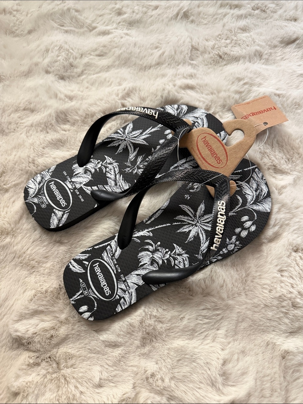 Havaianas Women's Logo Flip Sandals - Black/White Print 7-8 - Picture 4 of 5